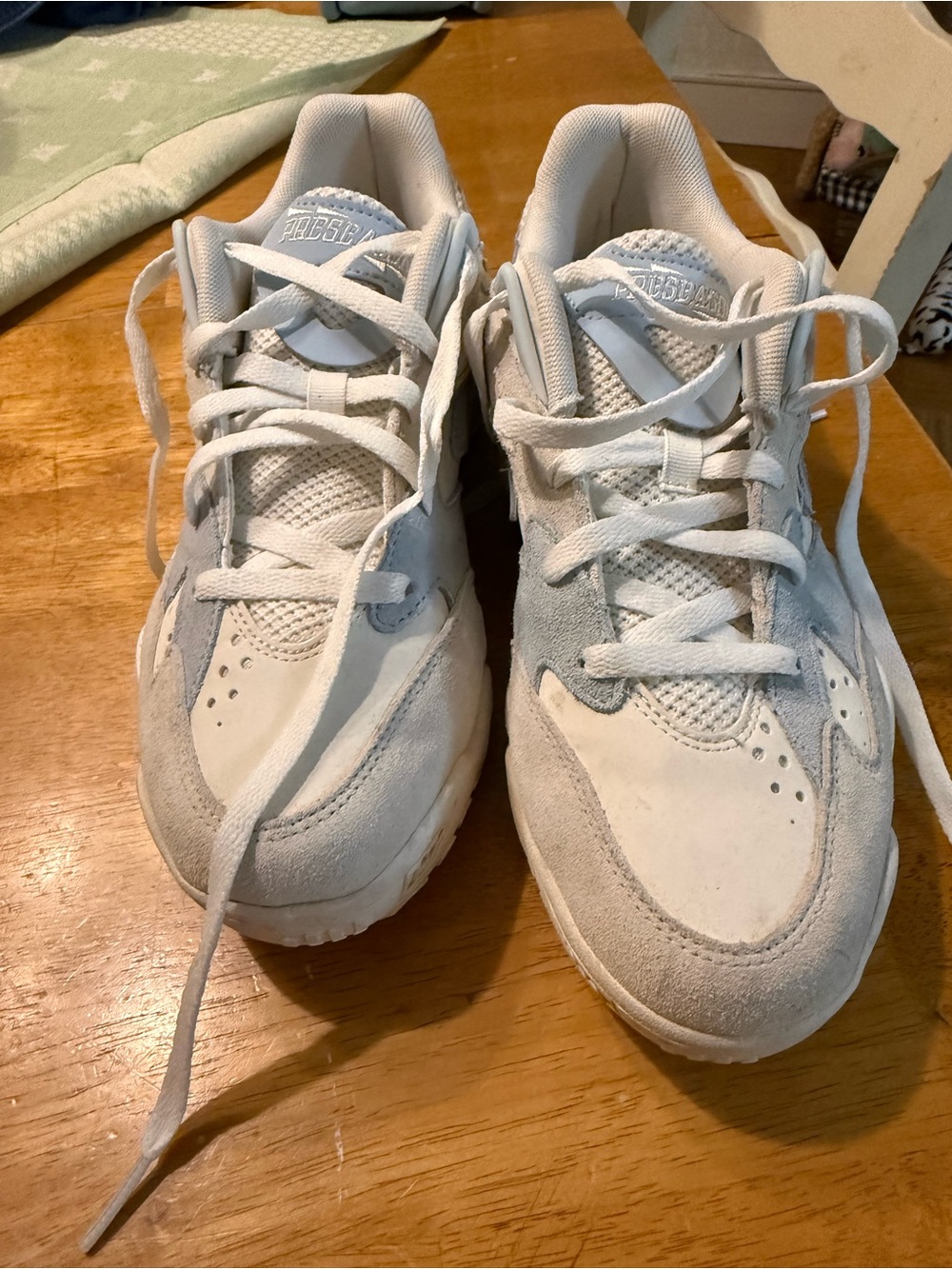 Reebok white and light blue women size 9 1/2